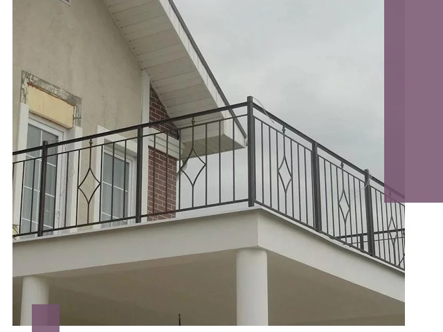 Изготовление балконных ограждений в Уфе из металла и стекла