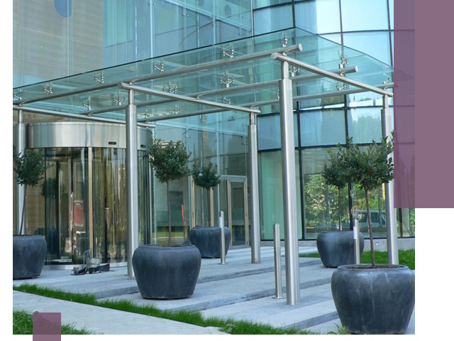 Навесы из стекла на заказ в Уфе — монтаж и установка