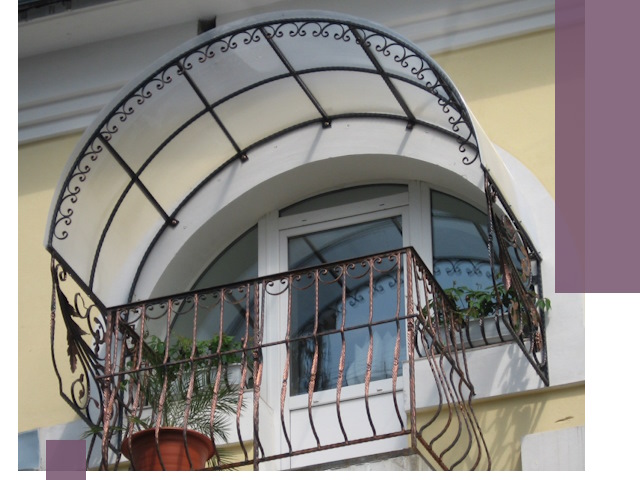 Козырьки над балконом в Уфе — изготовление и монтаж